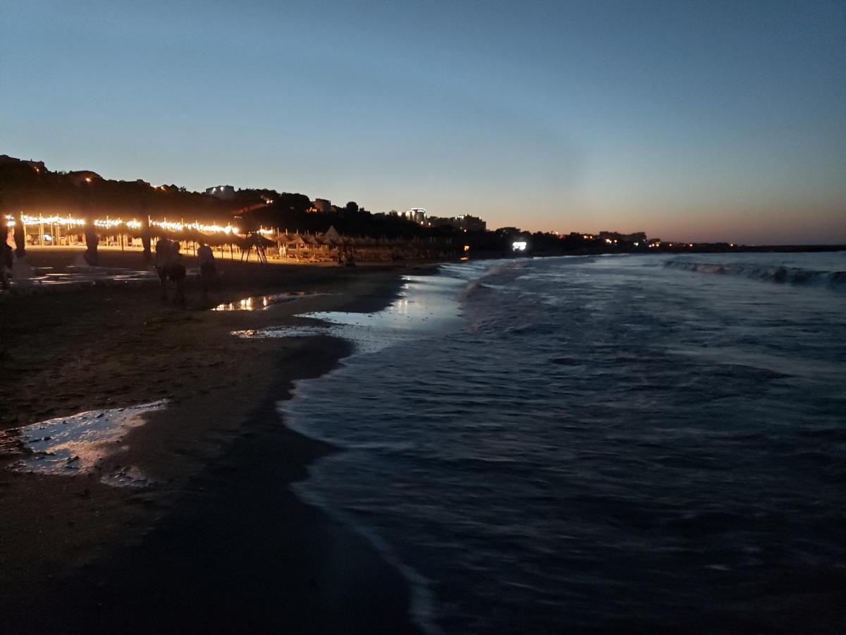 Andia Hotel Constanta Bagian luar foto