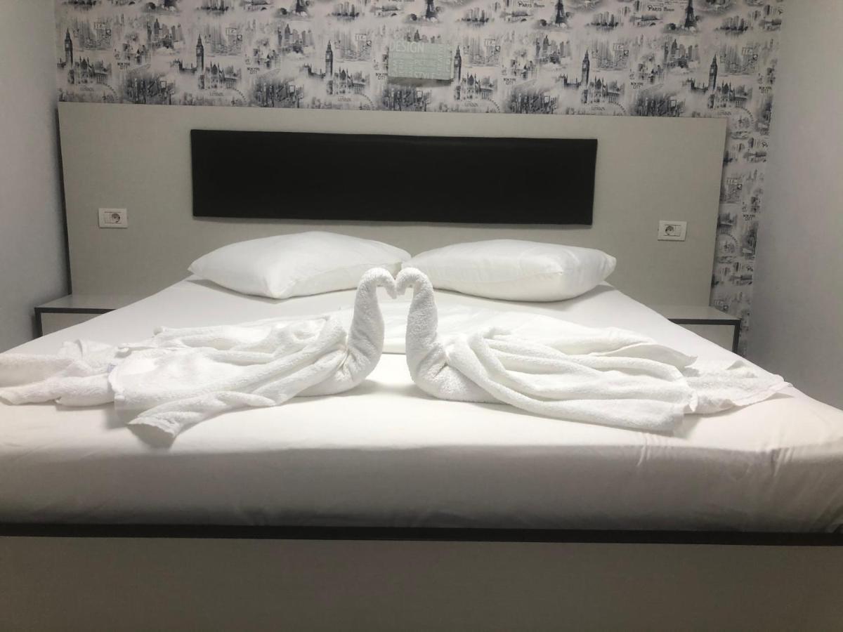 Andia Hotel Constanta Bagian luar foto